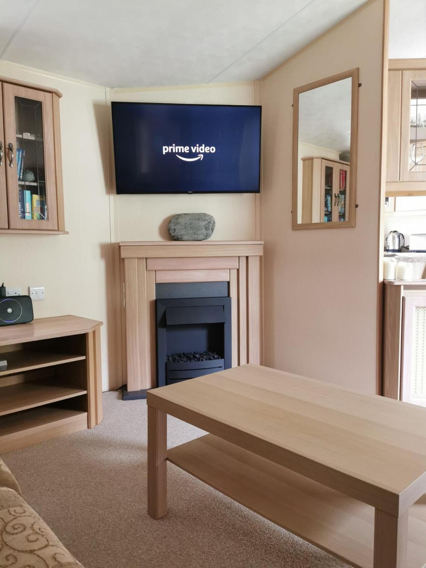 Wonderful 2 Bedroom Mobile Home Aberystwyth Buitenkant foto